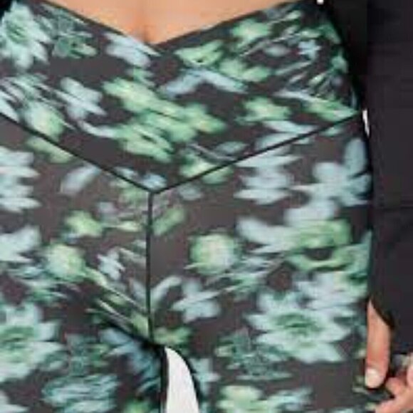 OFFLINE By Aerie Real Me High Waisted Crossover Leggings - NWT's - Picture 2 of 9